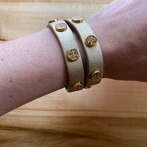 Tory Burch Wrap Stud Gold bracelet